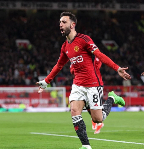 曼联队长B费未来存疑，高薪续约成留队关键